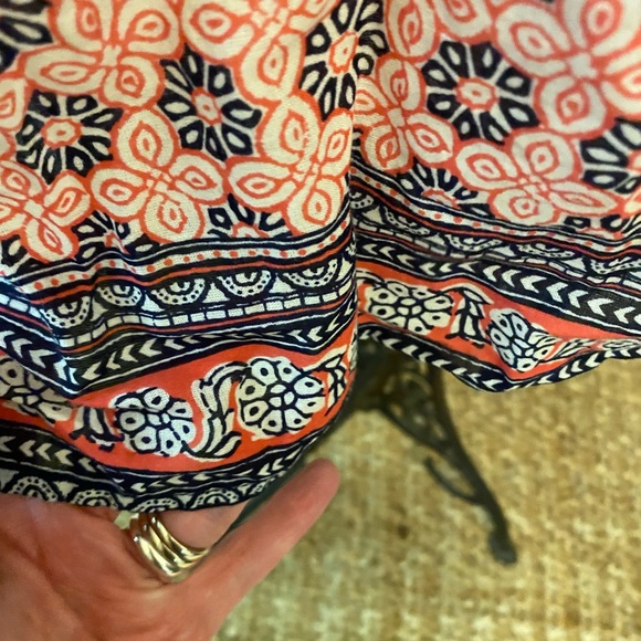 Ava Christine Geometric Medallion Print Top Lightweight 1X - Picture 4 of 8